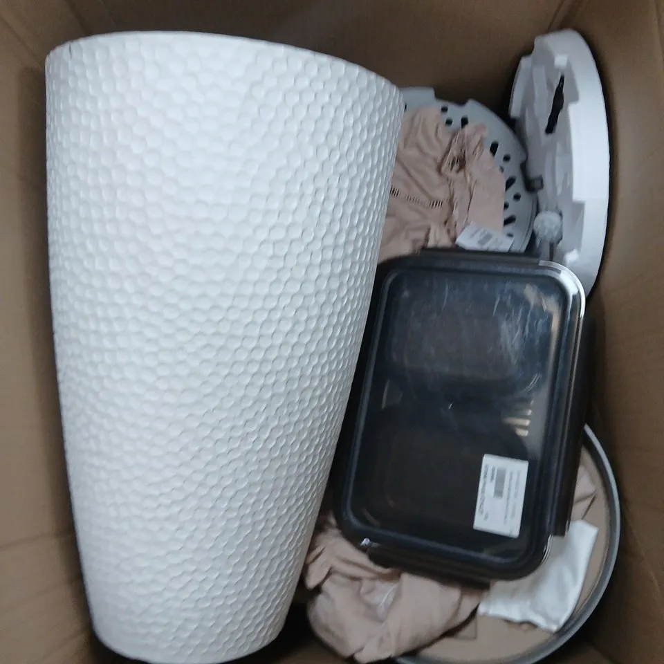 LARGE BOX OF ASSORTED HOUSEHOLD ITEMS TO INCLUDE PLANT POT , CLOTHING ITEMS AND FOOD CONTAINERS