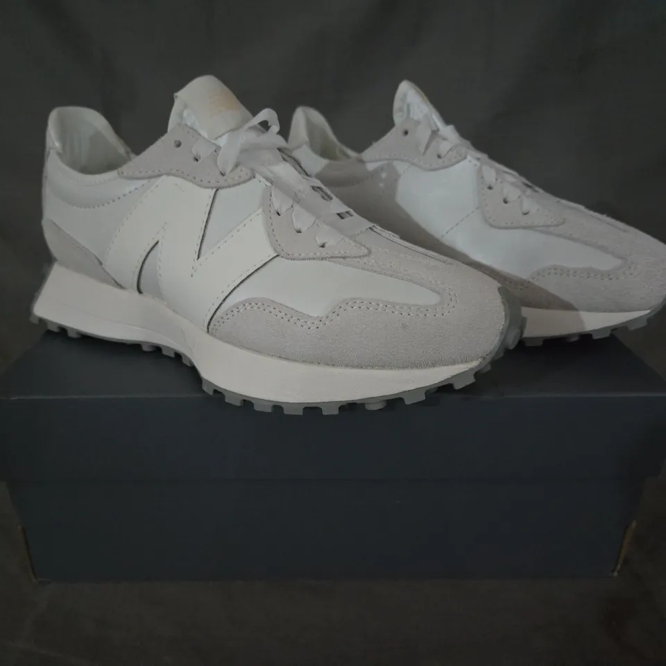 BOXED PAIR OF NEW BALANCE 327 SHOES IN WHITE UK SIZE 6.5