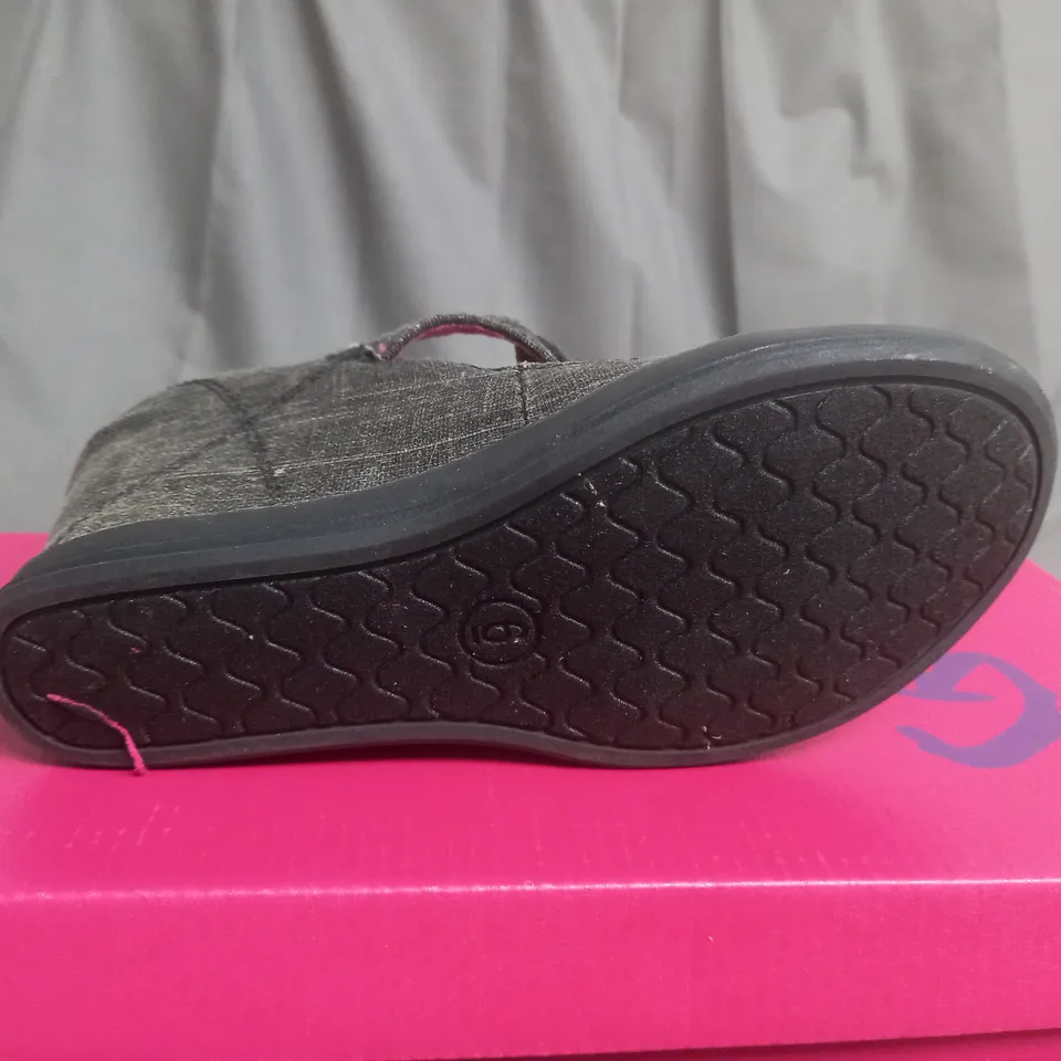 BOX OF APPROXIMATELY 12 BLACK GUPPY LOVE BY BLOWFISH SHOES IN VARIOUS SIZES