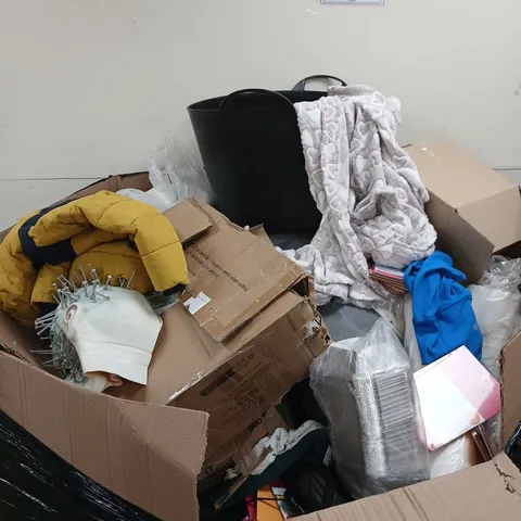 PALLET OF APPROXIMATELY 50 ASSORTED ITEMS TO INCLUDE MOTTLED A5 CARD , HALLOWEEN MASK AND CLOTHING 