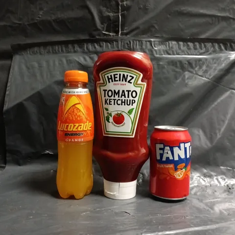 APPROXIMATELY 8 ASSORTED FOOD AND DRINK ITEMS TO INCLUDE FANTA, TOMATO KETCHUP, LUCOZADE, ETC