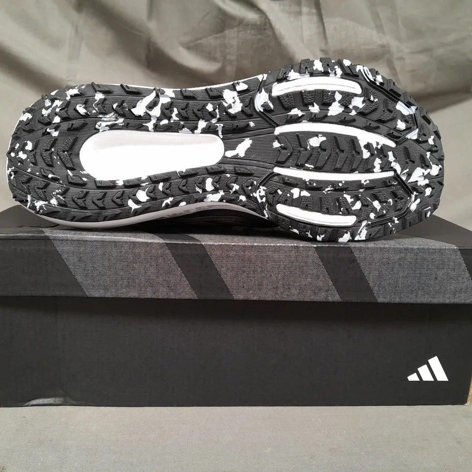 BOXED PAIR OF ADIDAS ULTRABOUNCE TRAINERS IN BLACK UK SIZE 5.5