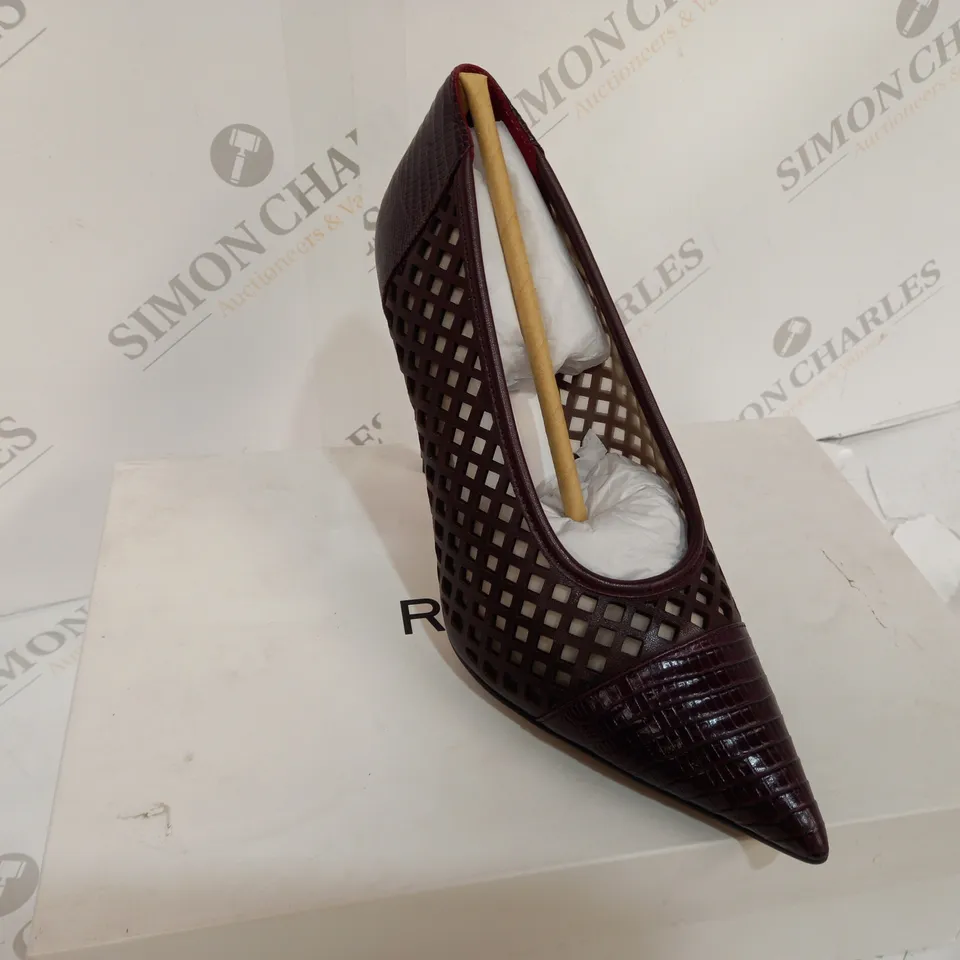 BOXED PAIR OF REISS CLOVER LIZARD SLIP-ON HEELS IN POMEGRANATE SIZE 3