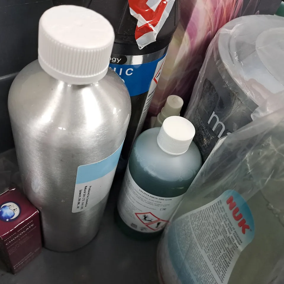 APPROXIMATELY 10 ASSORTED HOUSEHOLD ITEMS TO INCLUDE STONE FLOOR SEALER, LUXURY FLOOR GEL, ETC - COLLECTION ONLY