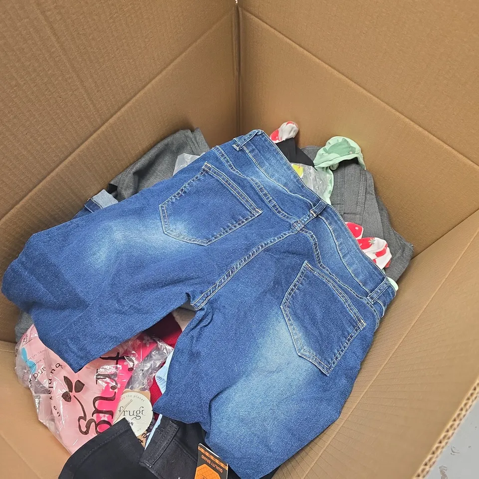 BOX OF APPROXIMATELY 30 ASSORTED CHILDRENS CLOTHING ITEMS TO INCLUDE F&F ETC