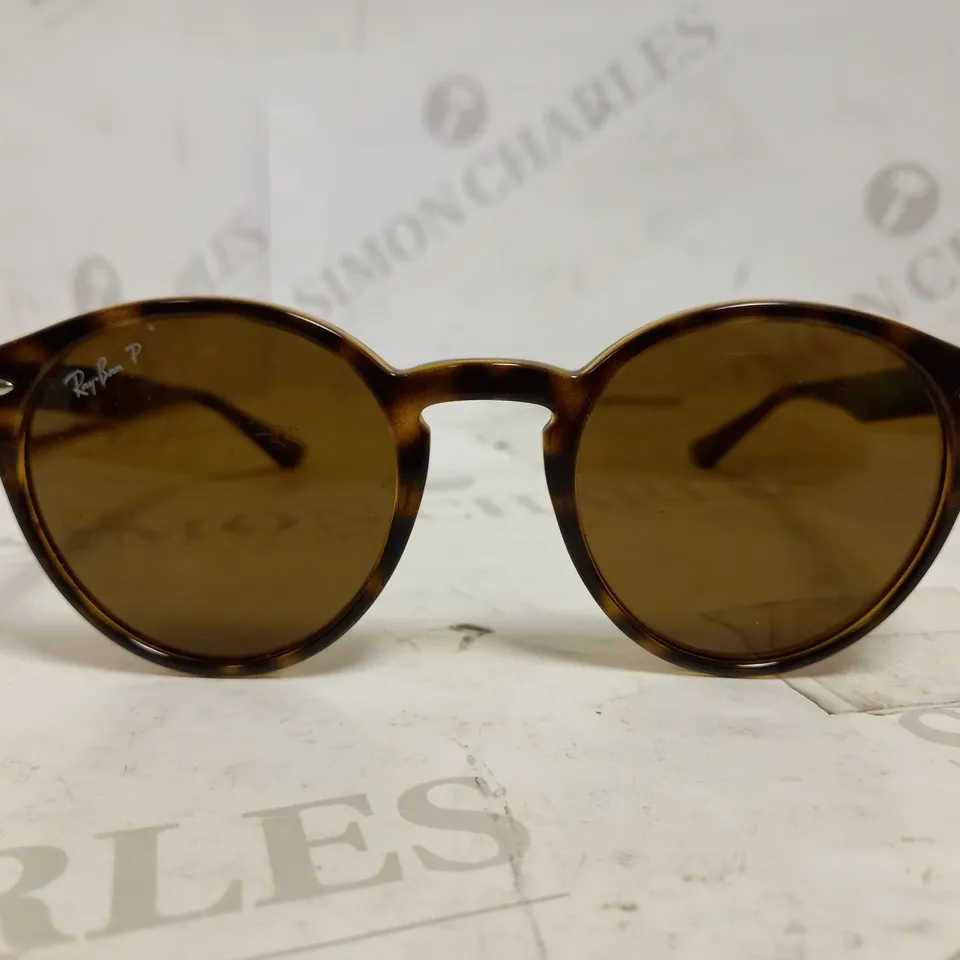 RAY BAN-STYLE SUNGLASSES