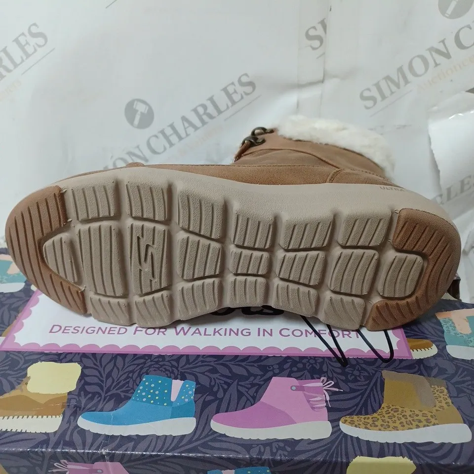 BOXED SKECHERS GLACIAL ULTRA COZYLY BOOTS, CHESTNUT - SIZE 4 