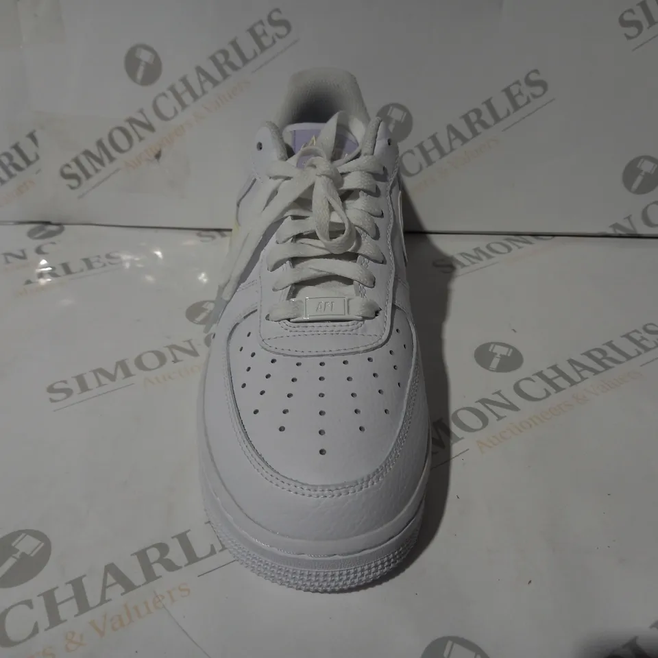 PAIR OF NIKE AIR FORCE 1 SHOES IN WHITE UK SIZE 7