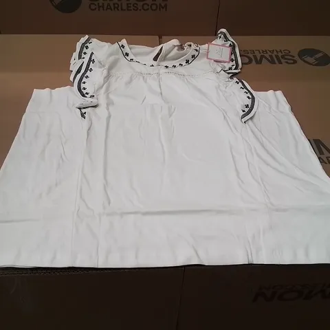 BOXED BRAND NEW APPROXIMATELY 41 JULIPA RUFFLE TSHIRT WHITE SIZE 20