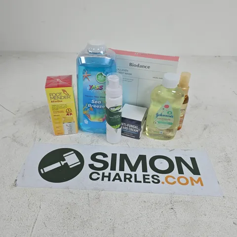 APPROXIMATELY 15 ASSORTED HEALTH & BEAUTY PRODUCTS TO INCLUDE FOOT MENDER ALL IN ONE, YASS CLEAN SEA BREEZE, PANTENE KERATIN PROTECT OIL, ETC - COLLECTION ONLY
