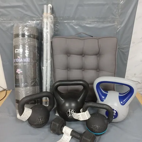 APPROXIMATELY 8 ASSORTED ITEMS TO INCLUDE OZE SPORTS NBR YOGA MAT, CUSHION, WEIGHTS - COLLECTION ONLY