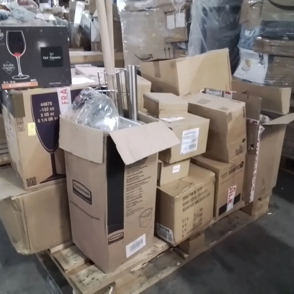 PALLET CONTAINING CATERING ITEMS SUCH;GLASSES,SERVING TINS,BAKING TRAYS 