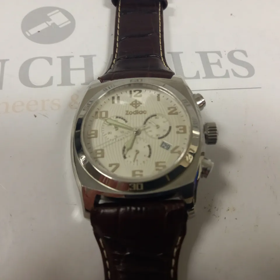 ZODIAC DESERT MASTER STAINLESS STEEL BODIED WATCH WITH BROWN LEATHER STRAP
