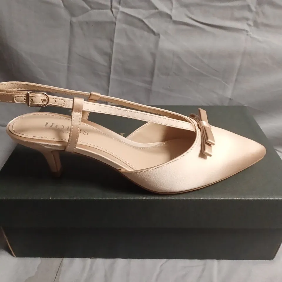 BOXED PAIR OF HOBBS WOMEN'S NUDE SLINGBACK BOW HEELS – POINTED TOE, KITTEN HEEL