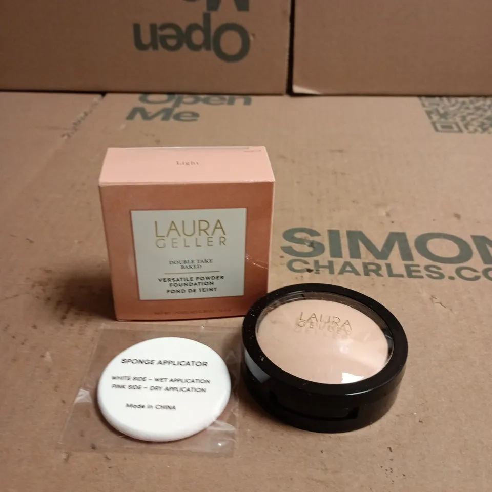 LAURA GELLER VERSATILE POWDER FOUNDATION – COMPACT WITH SPONGE APPLICATOR LIGHT