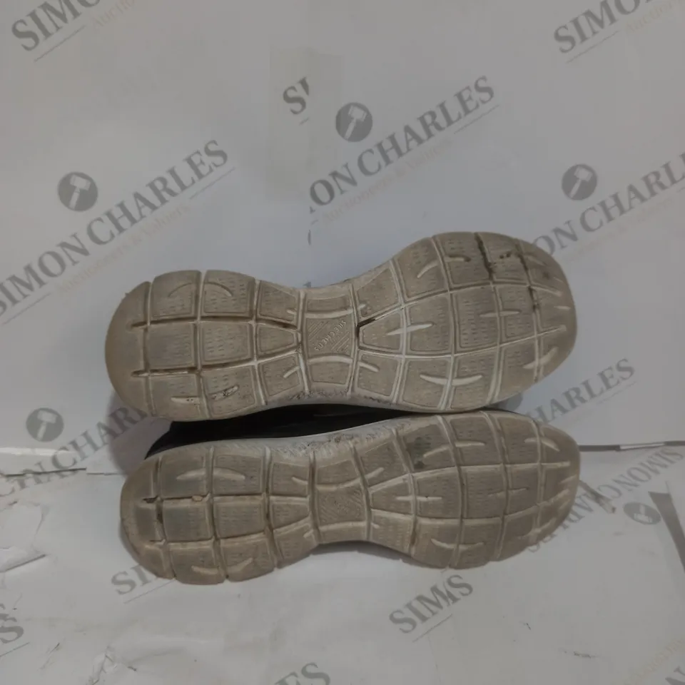 SKETCHERS SLIP-INS TRAINERS - SIZE 7
