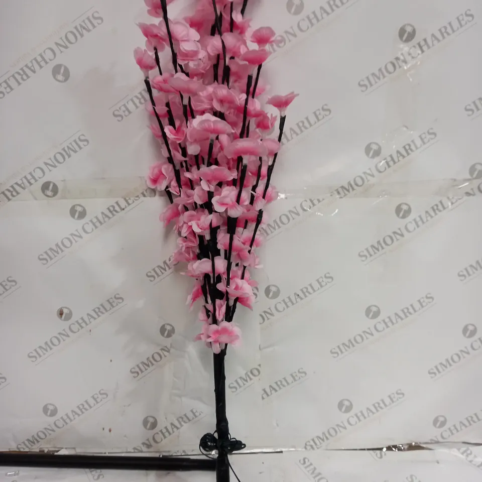 UNBRANDED SOLAR POWERED TREE 