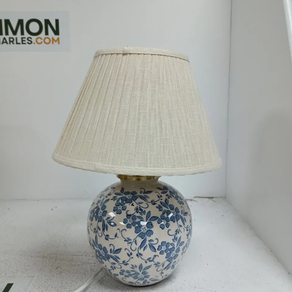 M&S BLUE AND WHITE CERAMIC TABLE LAMP WITH CREAM PLEATED SHADE