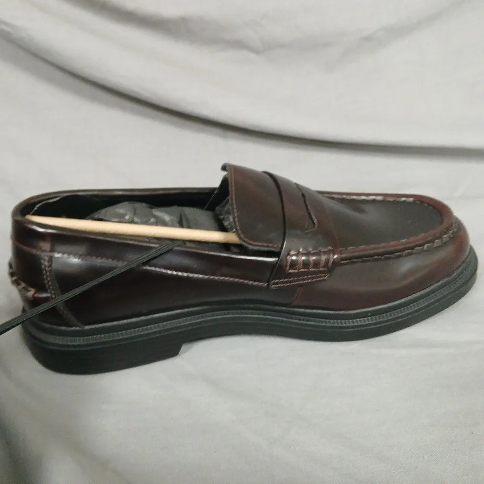 BERSHKA BROWN LEATHER SLIP-ON LOAFERS WITH STITCHED DETAILING - UK 9
