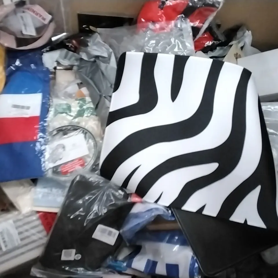 PALLET OF ASSORTED ITEMS INCLUDING EONO STAPLER, SAFE HOUSE DVD, INBOX TEMPORARILY TATTOOS, PHONE CASE, GERMANY SCARF, KITCHEN SHEARS 