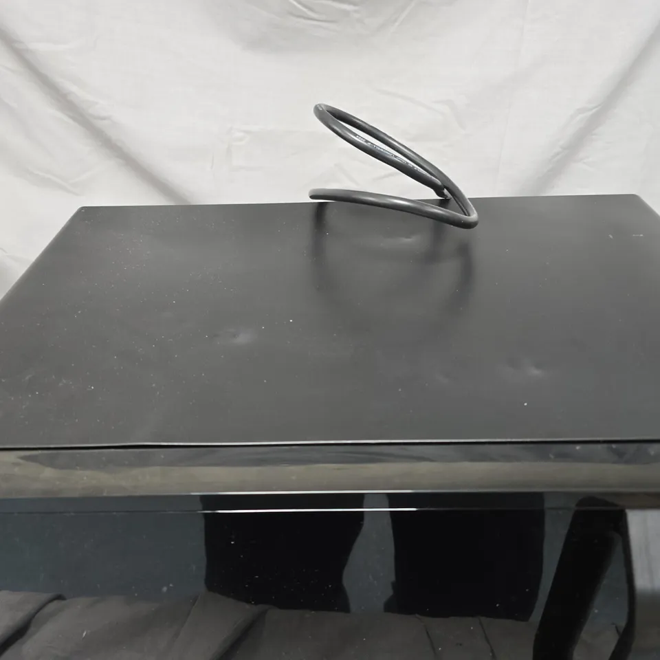 SAMSUNG MICROWAVE OVEN – BLACK, CERAMIC INTERIOR, COUNTERTOP