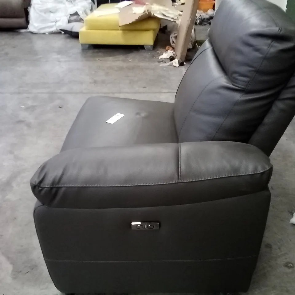 QUALITY DESIGNER DYNAMIC 3 SEATER RHF ARM 9300 BLACK