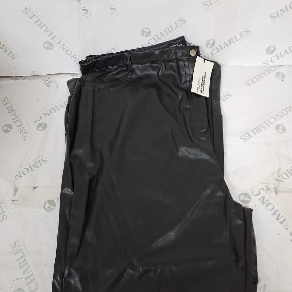 BOOHOO KOURTNEY KARDASHIAN FLARED TROUSERS SIZE 26