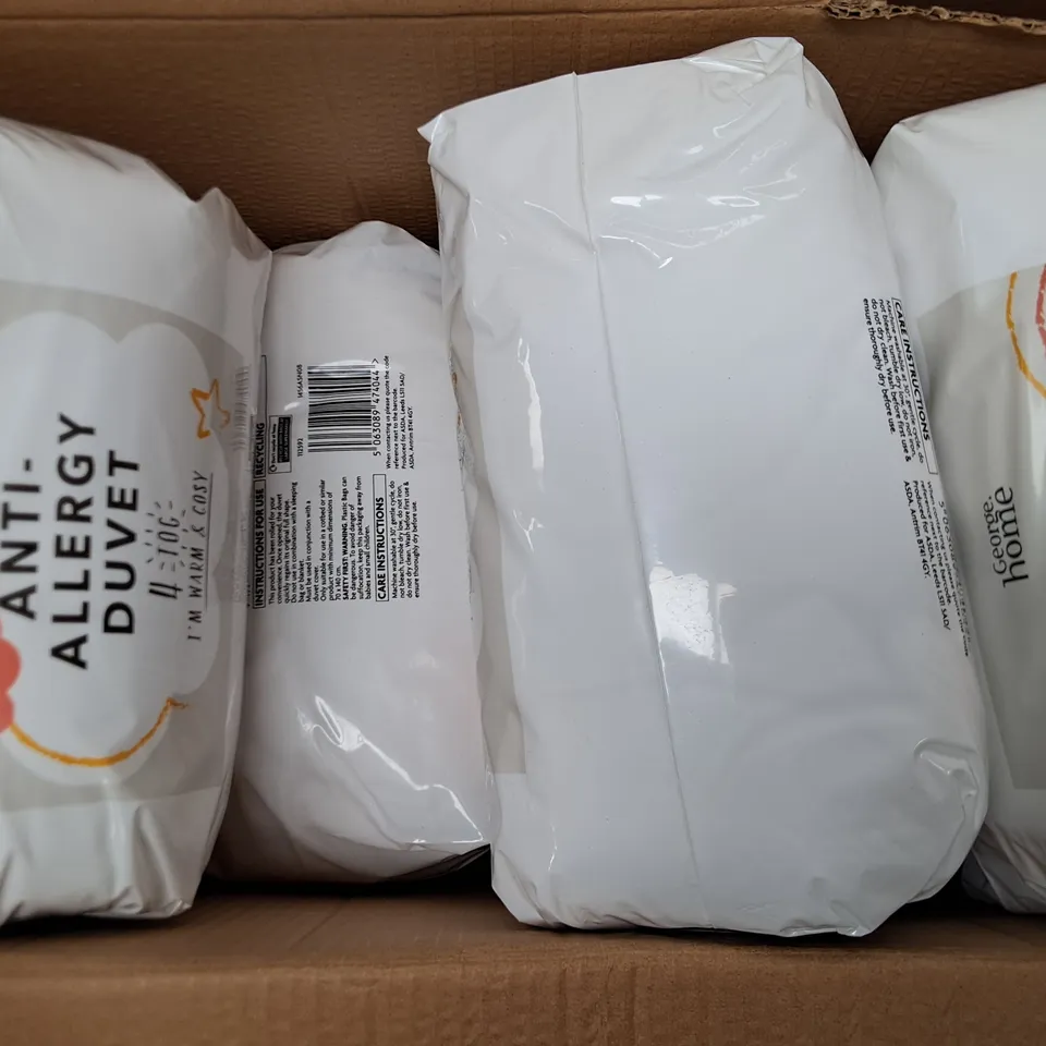 BOX OF APPROXIMATELY 18 BRAND NEW SEALED ANTI-ALLERGY DUVET JUMIOR/COT BED 4 TOG 