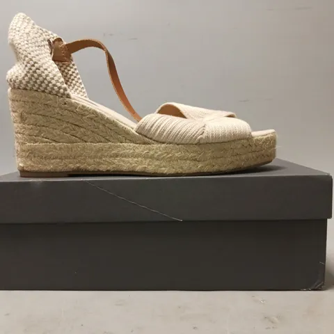 BOXED PAIR OF CREW CLOTHING COMPANY WILLOW OPEN TOE WEDGES IN BEIGE EU SIZE 39