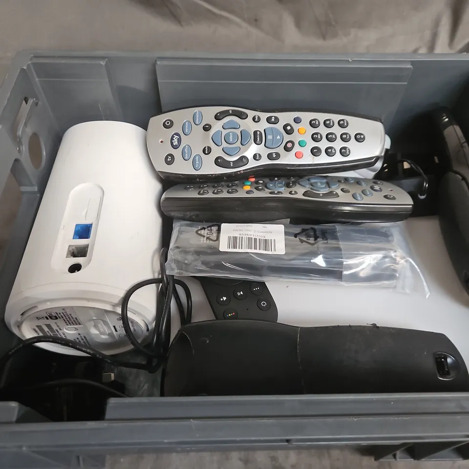 APPROXIMATELY 8 ASSORTED ELECTRICAL PRODUCTS TO INCLUDE PLUGS , EE BOXES AND SKY REMOTES , ETC 