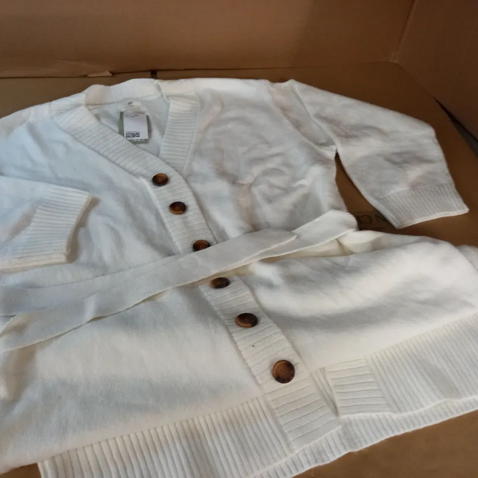 H&M BUTTON FRONT WHITE CARDIGAN - XXL