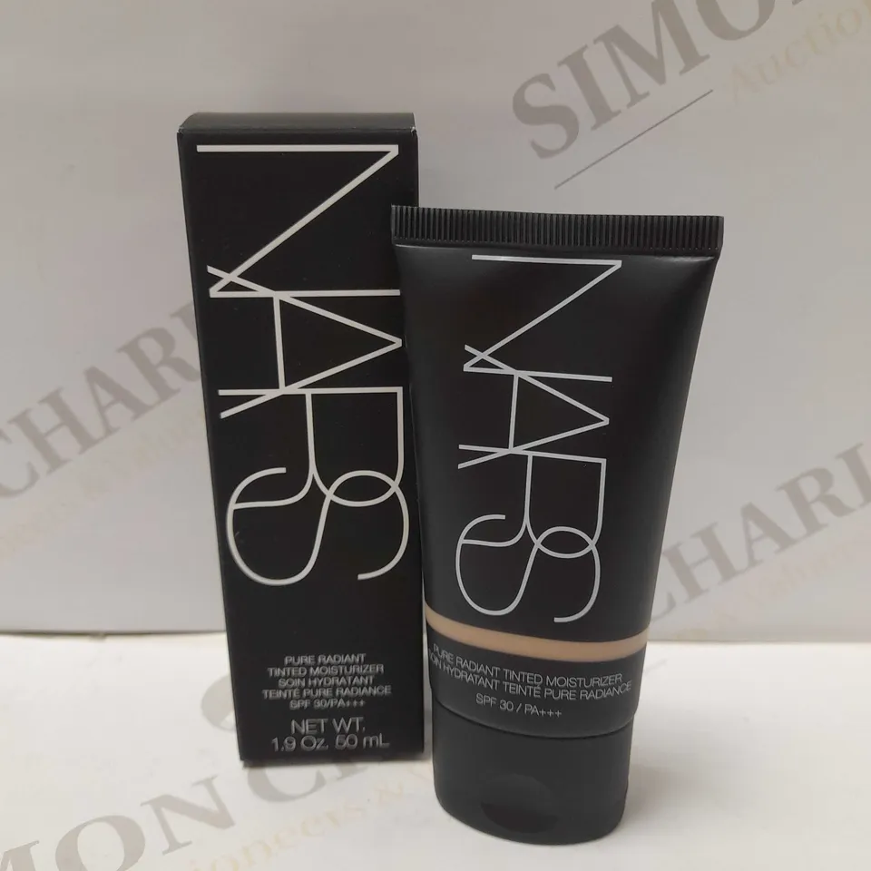 NARS PURE RADIANT TINTED MOISTURIZER 50ML SPF30 - MEDIUM-DEEP 1 SANTIAGO 