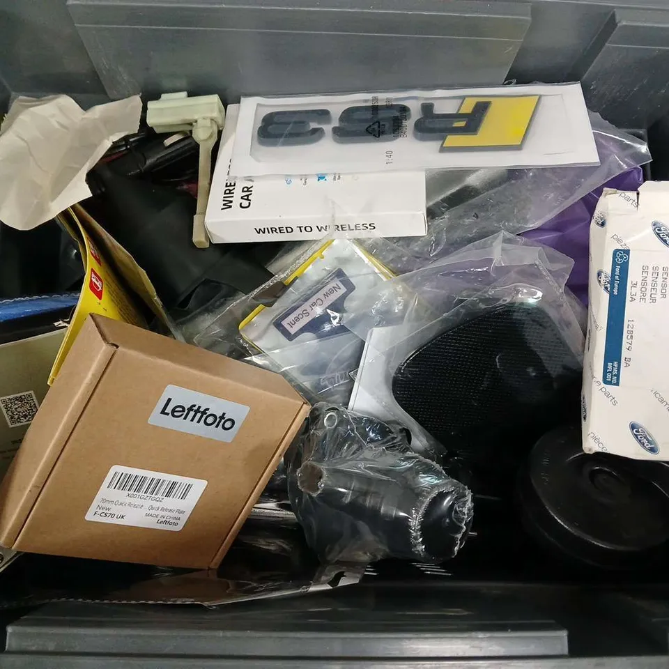 APPROXIMATELY 12 ASSORTED VEHICLE PARTS & ACCESORIES TO INCLUDE 300W POWER INVERTER, CAR DIAGNOSTIC SCANNER, FORD SENSOR ASSY, ETC