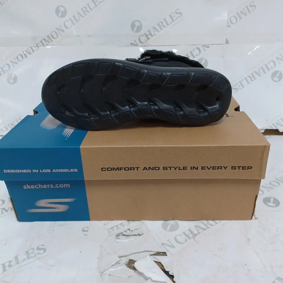 BOXED SKECHERS BLACK ON THE GO WINTER FLING BOOT- SIZE 5 