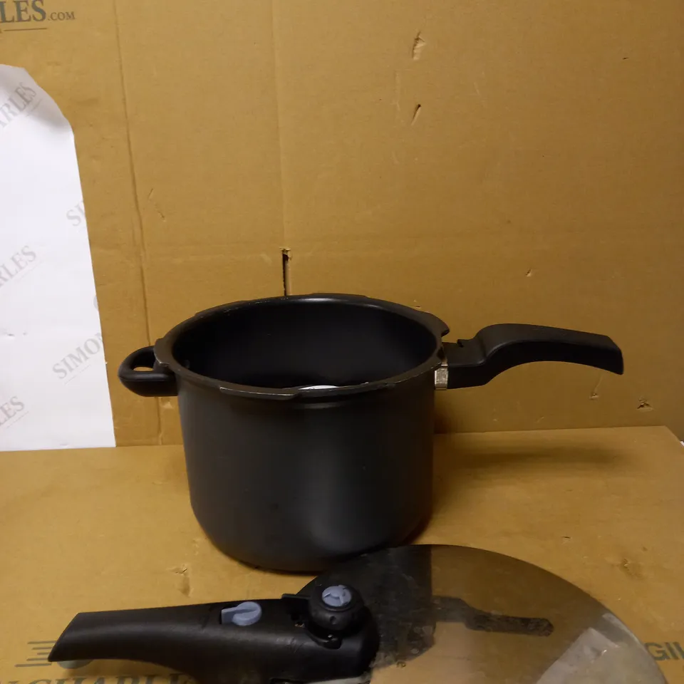 PRESTIGE SMART PLUS 6L PRESSURE COOKER 