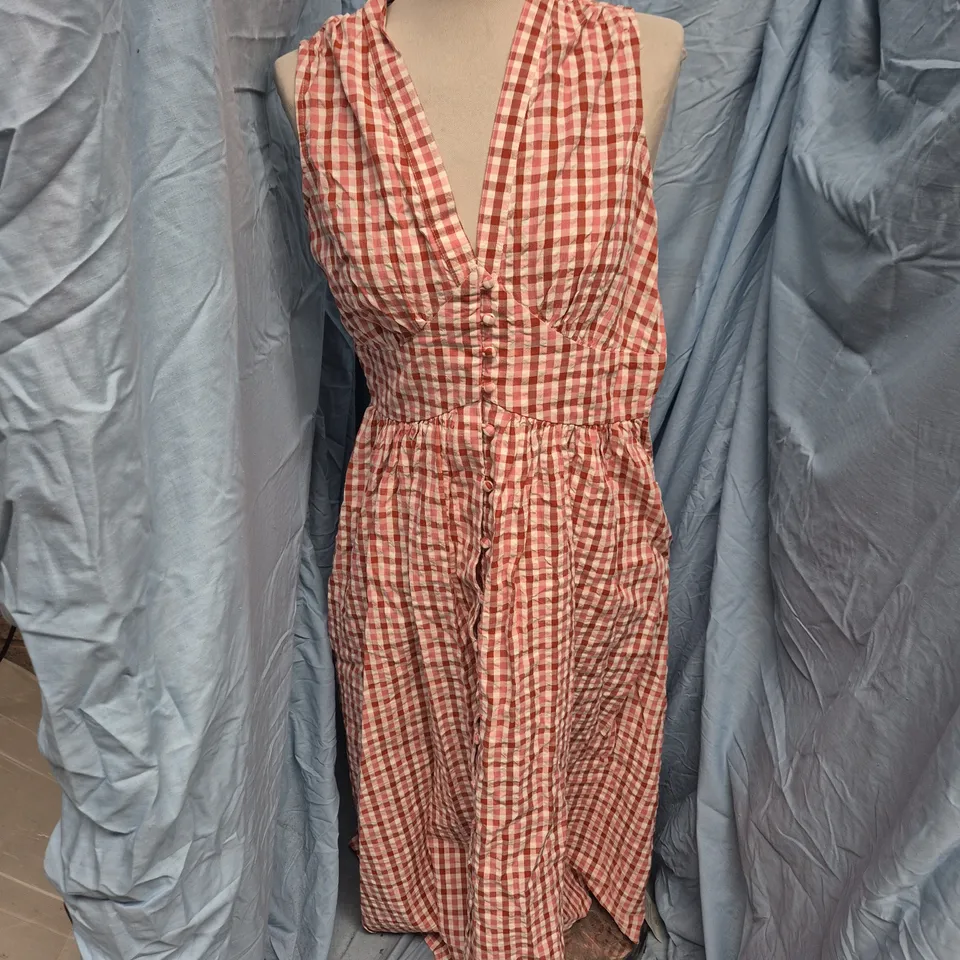 NOBODY'S CHILD SLEEVELESS MIDI DRESS – RED GINGHAM, UK6