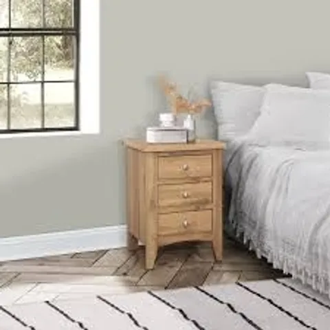 BOXED HAMPSTEAD 3 DRAWER WOODEN BEDSIDE TABLE (1 BOX)