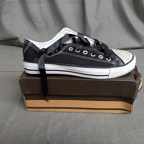 APPROXIMATELY 12 PAIRS OF WOMENS CANVAS TRAINERS WITH DIAMANTE TOP IN VARIOUS SIZES