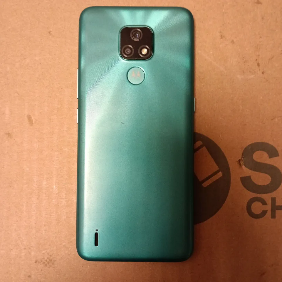 MOTOROLA MOTO E7 IN GREEN