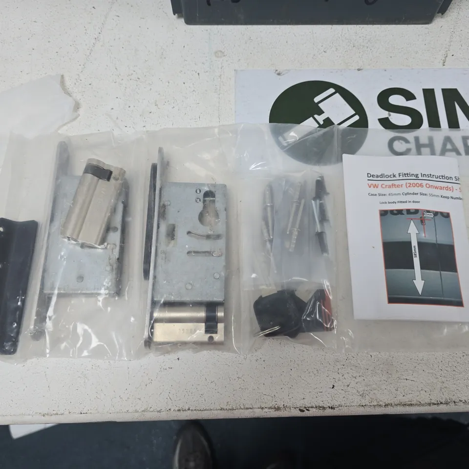 TOTE OF APPROXIMATELY 9 ASSORTED ITEM TO INCLUDE: DEADBOLT FITTING KIT VW CRAFTER 08 ONWARDS 