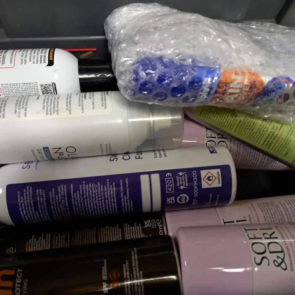 BOX OF APPROX 12 ASSORTED AEROSOLS TO INCLUDE OLAPEX NO.4D DRY SHAMPOO, PRIME SHINE CYCLE CLEANER, PIZ BUIN TAN SPRAY, SENSET SKIN CLEANSING FOAM, ETC