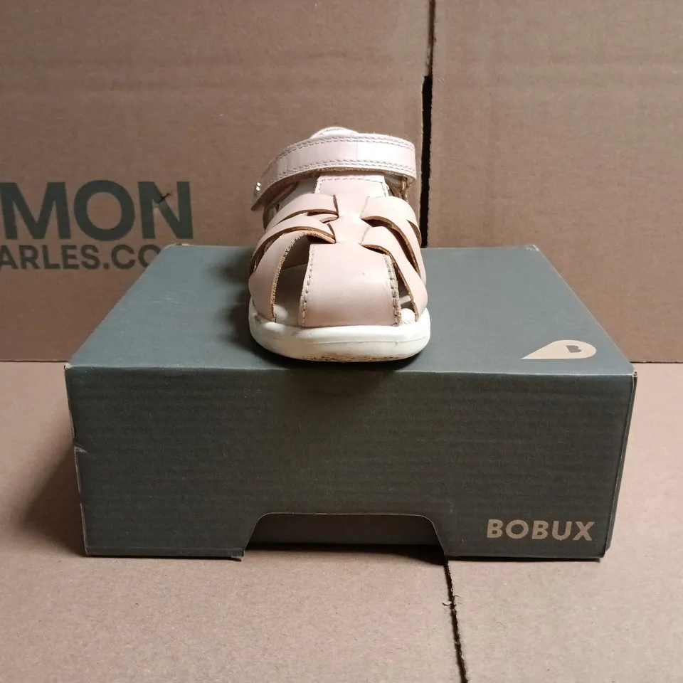 BOXED PAIR OF BOBUX KID'S TROPICANA II SEASHELL SHIMMER SANDALS SIZE EU 24