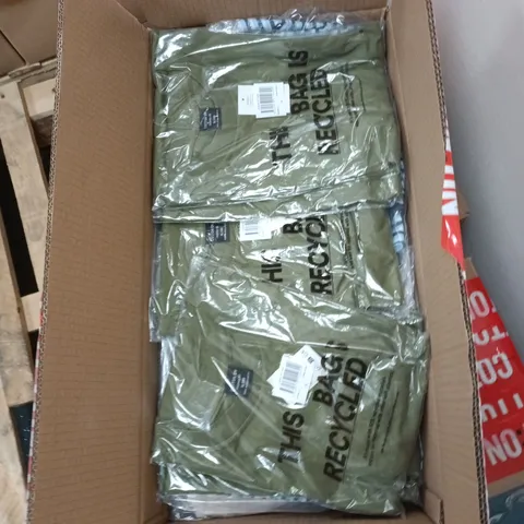 BOX OF APPROXIMATELY 15 ASSORTED CLOTHING ITEMS TO INCLUDE: CROPPED FIT T SHIRT