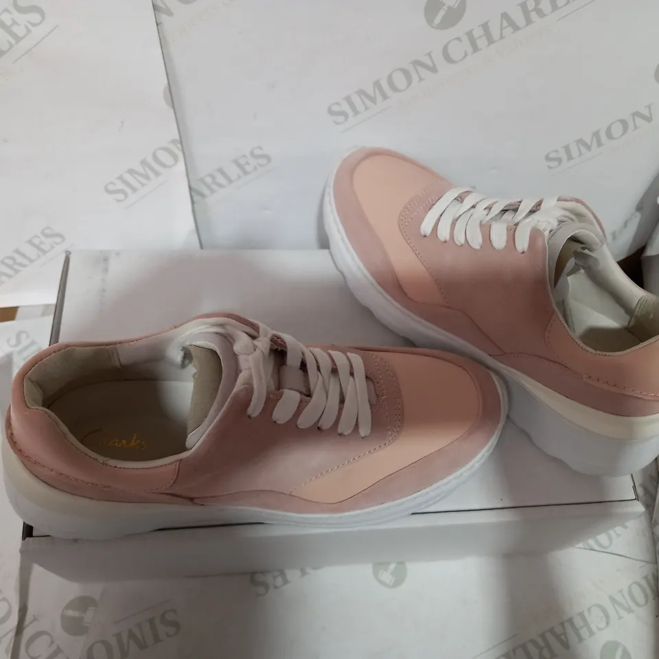 BOXED PAIR OF CLARKS BLUSH SPRINT TRAINERS - SIZE 4