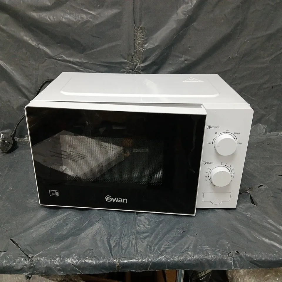 700W MICROWAVE IN WHITE - COLLECTION ONLY 