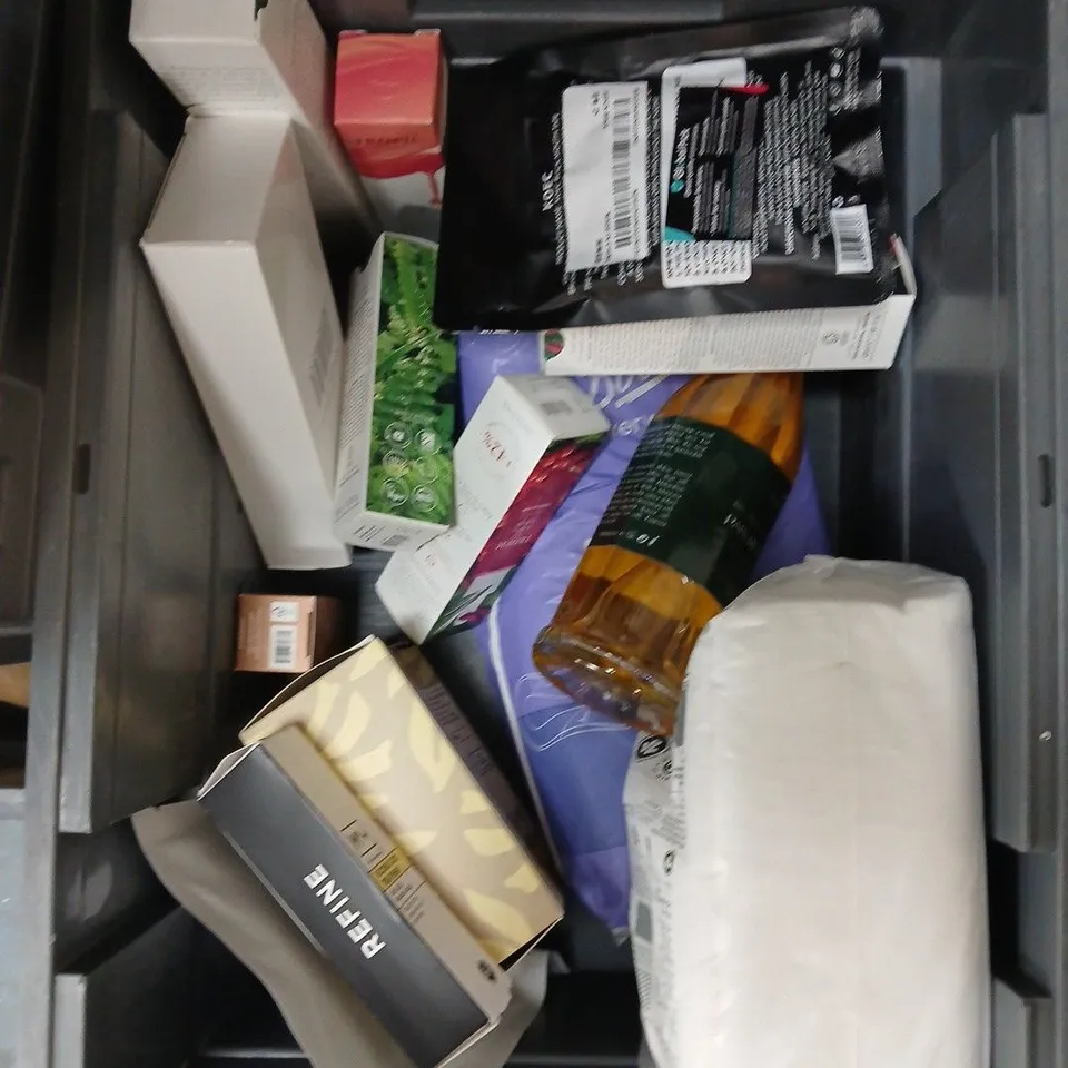 APPROXIMATEY 20 ASSORTED HEALTH AND BEAUTY PRODUCTS TO INCLUDE CENTELLA APOULE FOAM, LACURA ROLL ON DEODORANT AND TROPIC BAMBOO FACE CLOTH