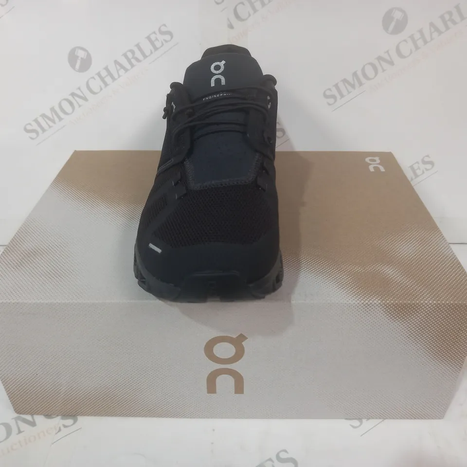 BOXED PAIR OF ON CLOUD 5 SHOES IN BLACK UK SIZE 7.5