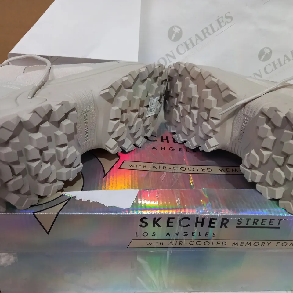 BOXED PAIR OF SKECHERS OFF WHITE CHUNKY TRAINERS - SIZE 7