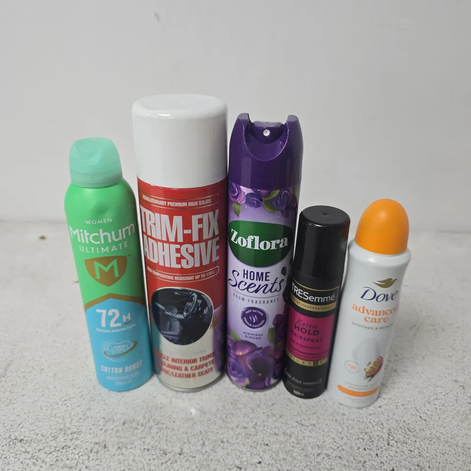 APPROXIMATELY 15 ASSORTED AEROSOLS TO INCLUDE TRIM-FIX ADHESIVE, ZOFLORA HOME SCENTS, MITCHUM WOMEN ULTIMATE, ETC - COLLECTION ONLY
