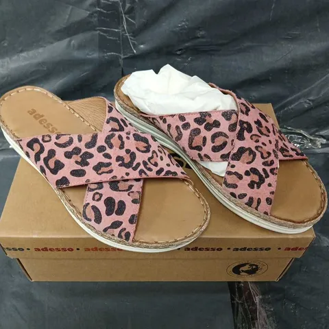 BOXED PAIR OF ADESSO SANDALS - UK SIZE 6